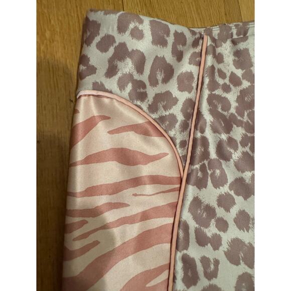 Good American Electric Feel Pink Leopard Bike Shorts, Size 2 (M) - Picture 6 of 10